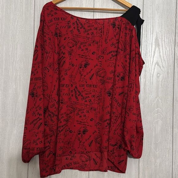 Torrid Graphic cold shoulder top - Picture 4 of 7